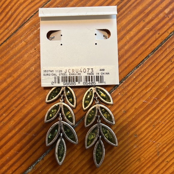 villager by Liz Claiborne green chandelier earrings - Picture 3 of 5